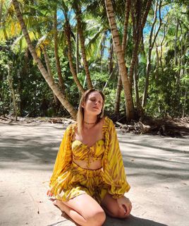 Cemre Solmaz feet photo thumbnail