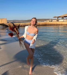 Cemre Solmaz feet photo thumbnail