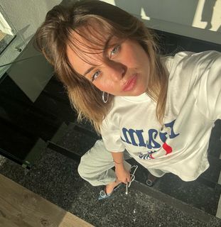 Cemre Solmaz feet photo thumbnail