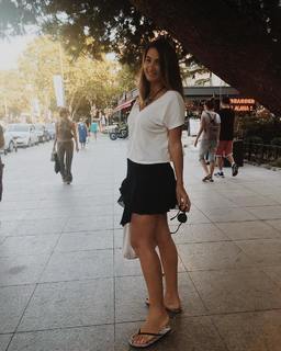 Ceren Benderlioglu feet photo 3