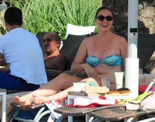 Ceyda Düvenci feet photo thumbnail