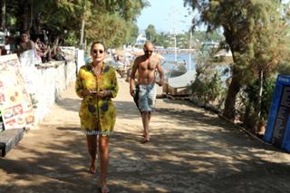 Ceyda Düvenci feet photo thumbnail