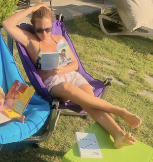 Ceyda Düvenci feet photo thumbnail