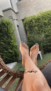 Ceyda Düvenci feet photo thumbnail