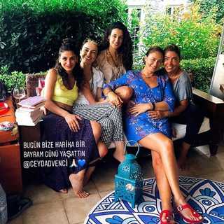 Ceyda Düvenci feet photo thumbnail