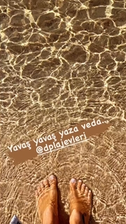 Ceyda Düvenci feet photo thumbnail