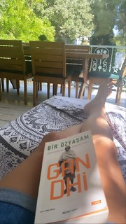 Ceyda Düvenci feet photo thumbnail