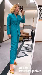 Ceyda Düvenci feet photo thumbnail