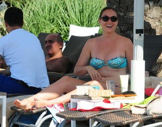 Ceyda Düvenci feet photo thumbnail