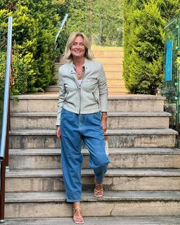 Ceyda Düvenci feet photo thumbnail