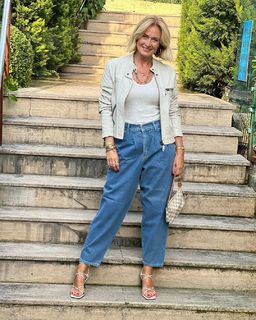 Ceyda Düvenci feet photo thumbnail