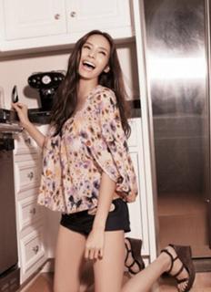 Chae-young Han feet photo 1