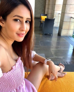 Chahat Khanna feet photo 14