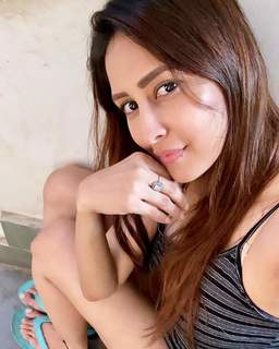 Chahat Khanna feet photo 5