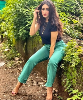 Chahat Khanna feet photo 13