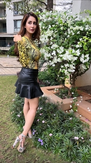 Chahat Khanna feet photo 6