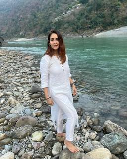 Chahat Khanna feet photo 17