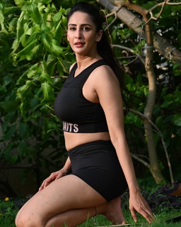 Chahat Khanna feet photo 1