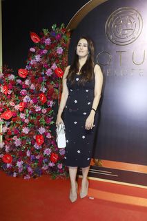 Chahat Khanna feet photo 1