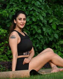 Chahat Khanna feet photo 16