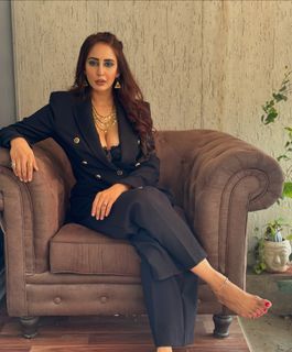 Chahat Khanna feet photo 7