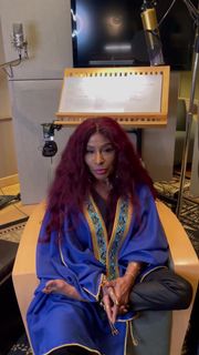 Chaka Khan feet photo 8