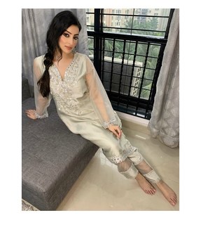Chandni Sharma feet photo 4