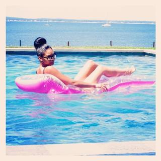 Chanel Iman feet photo thumbnail