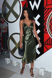 Chanel Iman feet photo thumbnail