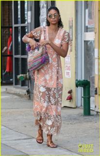 Chanel Iman feet photo thumbnail