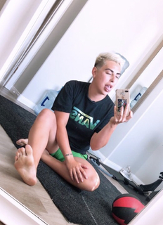 Chanel Santini feet photo thumbnail