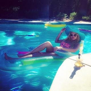 Chanel West Coast feet photo thumbnail