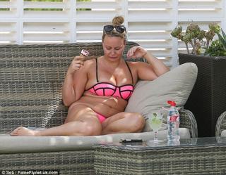 Chanelle Hayes feet photo 9