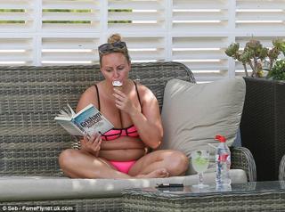 Chanelle Hayes feet photo 2