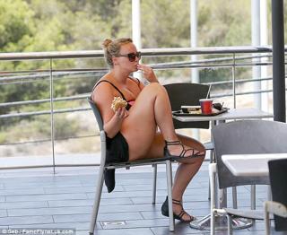 Chanelle Hayes feet photo 16