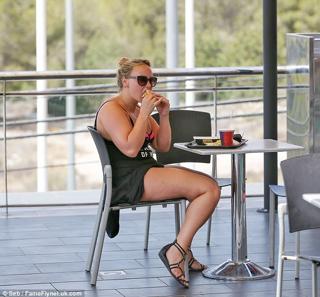 Chanelle Hayes feet photo 14