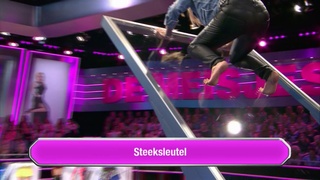 Chantal Janzen feet photo thumbnail