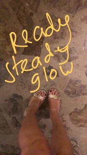 Chantal Janzen feet photo thumbnail