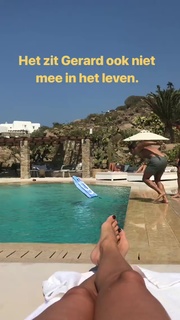 Chantal Janzen feet photo thumbnail