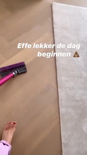 Chantal Janzen feet photo thumbnail