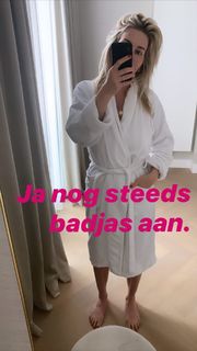 Chantal Janzen feet photo thumbnail