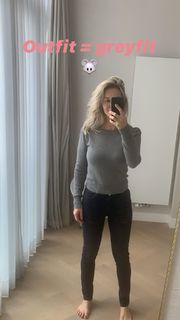 Chantal Janzen feet photo thumbnail