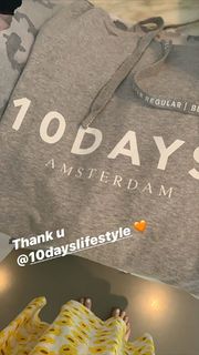 Chantal Janzen feet photo thumbnail