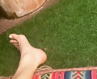 Chantal Janzen feet photo thumbnail