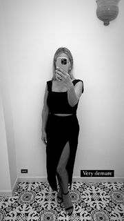 Chantal Janzen feet photo thumbnail