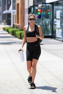 Chantel Jeffries feet photo thumbnail