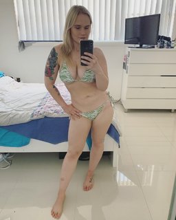 Chantelle Allison feet photo 9