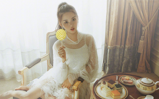 Chaoyue Yang feet photo 3
