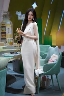 Chaoyue Yang feet photo 4