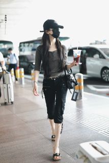 Chaoyue Yang feet photo 1